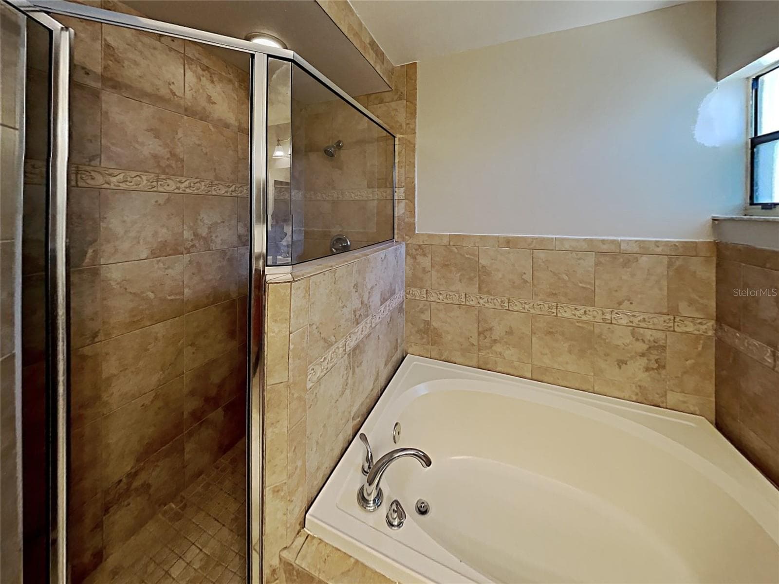 Single Family Residence at 11701 LYNMOOR DR, RIVERVIEW, photo 9 of 24