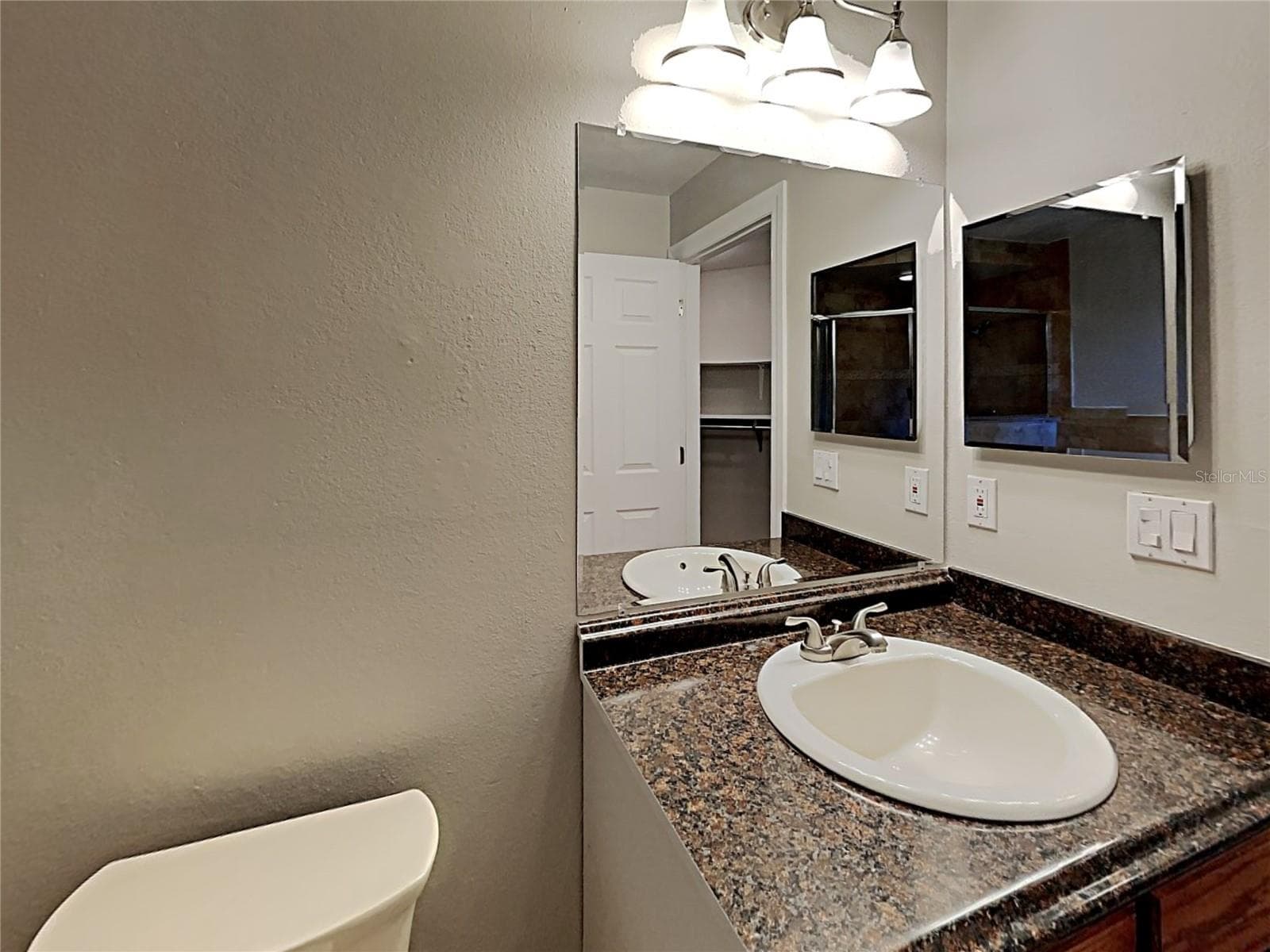 Single Family Residence at 11701 LYNMOOR DR, RIVERVIEW, photo 11 of 24