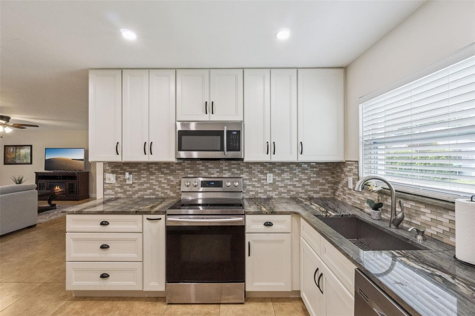 Single Family Residence at 5246 MAYAPPLE CIR, ORLANDO, photo 7 of 30