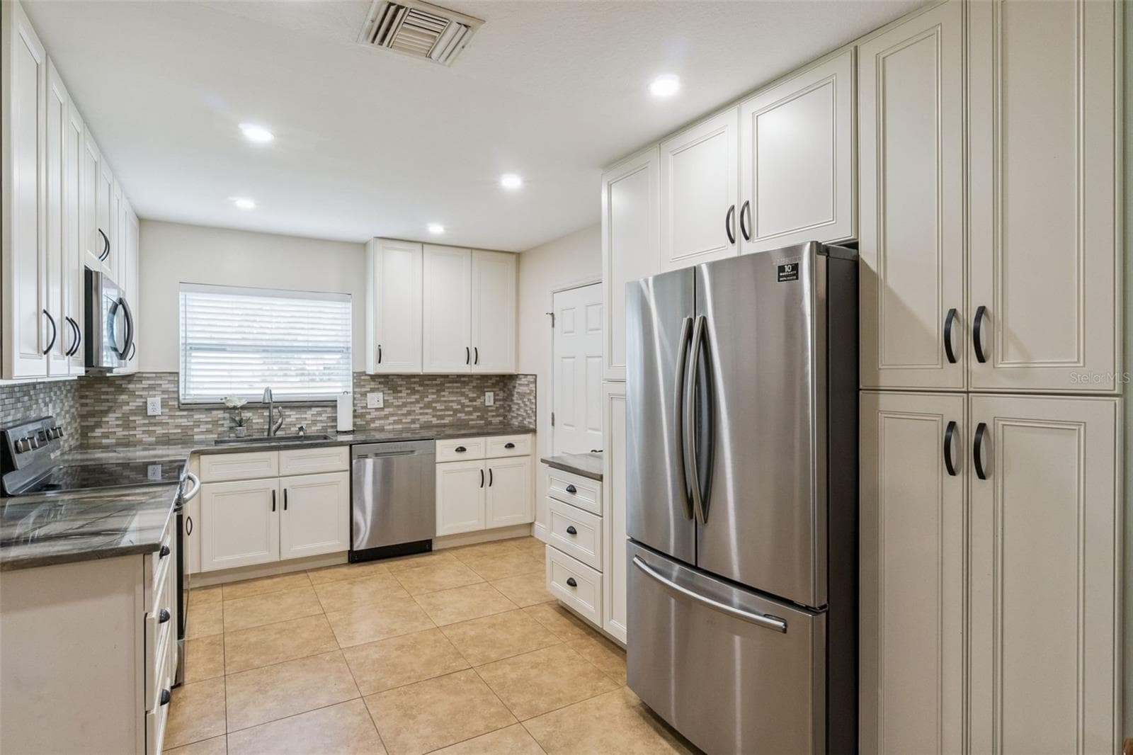 Single Family Residence at 5246 MAYAPPLE CIR, ORLANDO, photo 9 of 30
