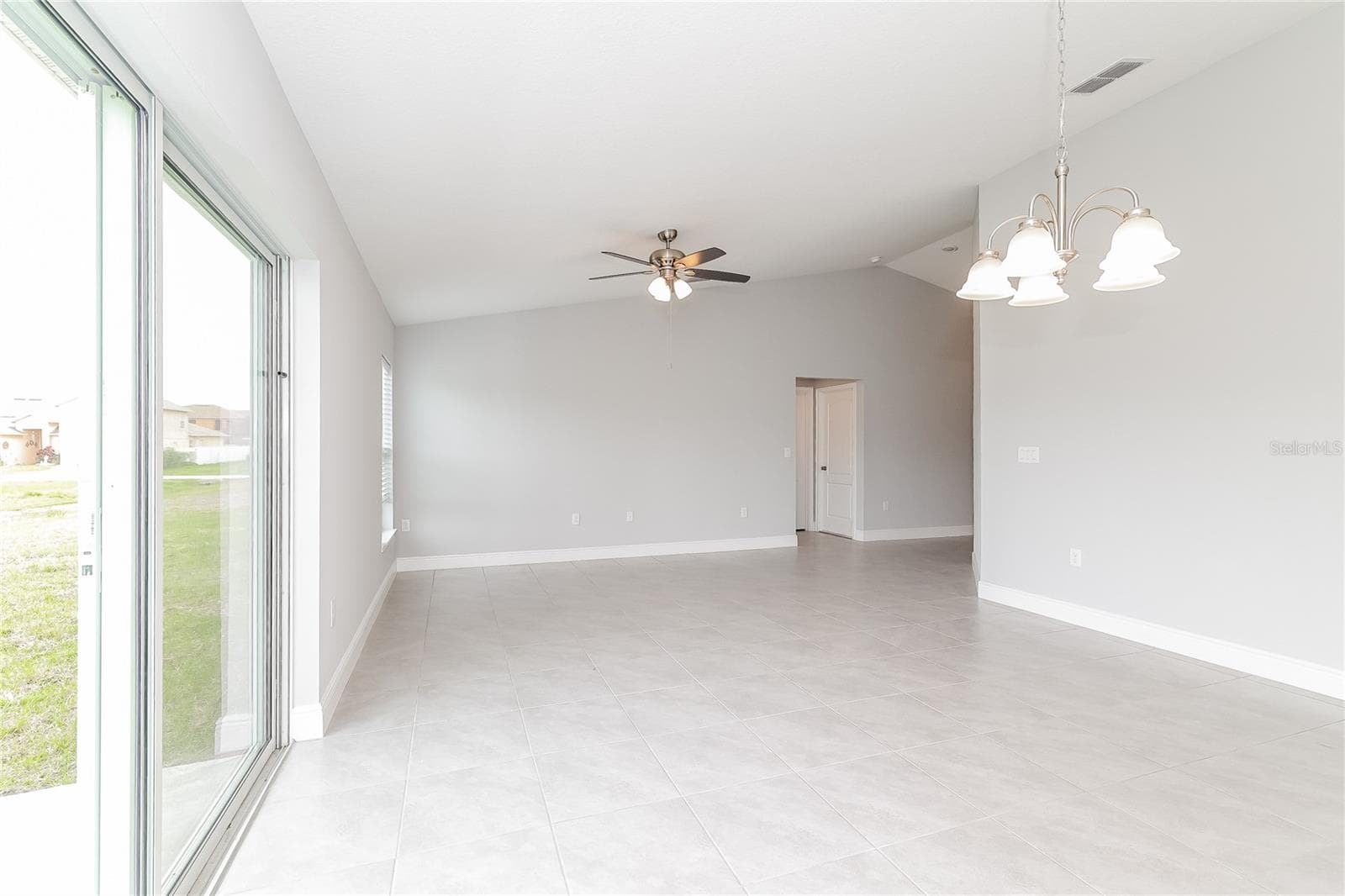Single Family Residence at 280 BECKENHAM DR, KISSIMMEE, photo 2 of 15
