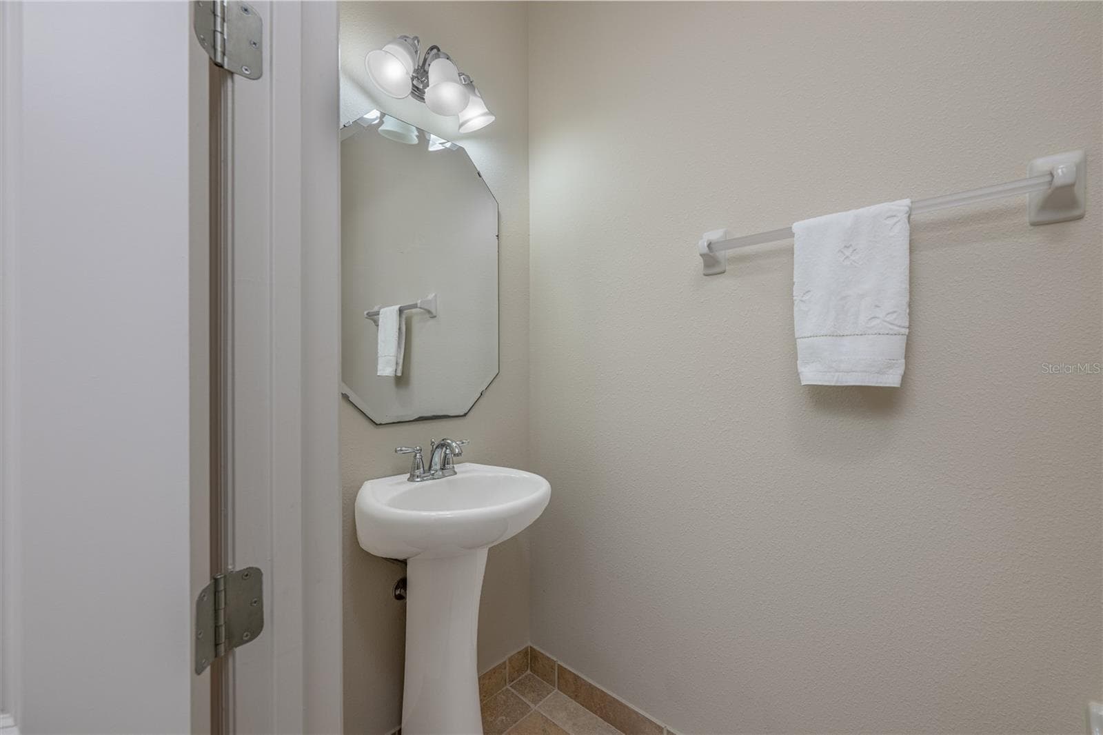 Half bathroom - 10751 BELFRY CIR, ORLANDO