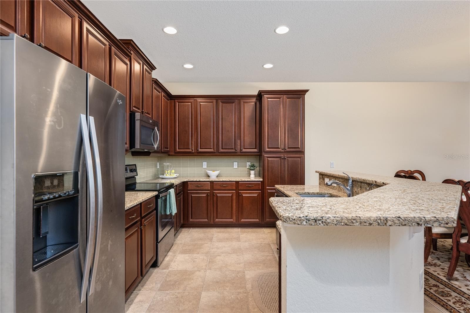 Spacious kitchen - 10751 BELFRY CIR, ORLANDO