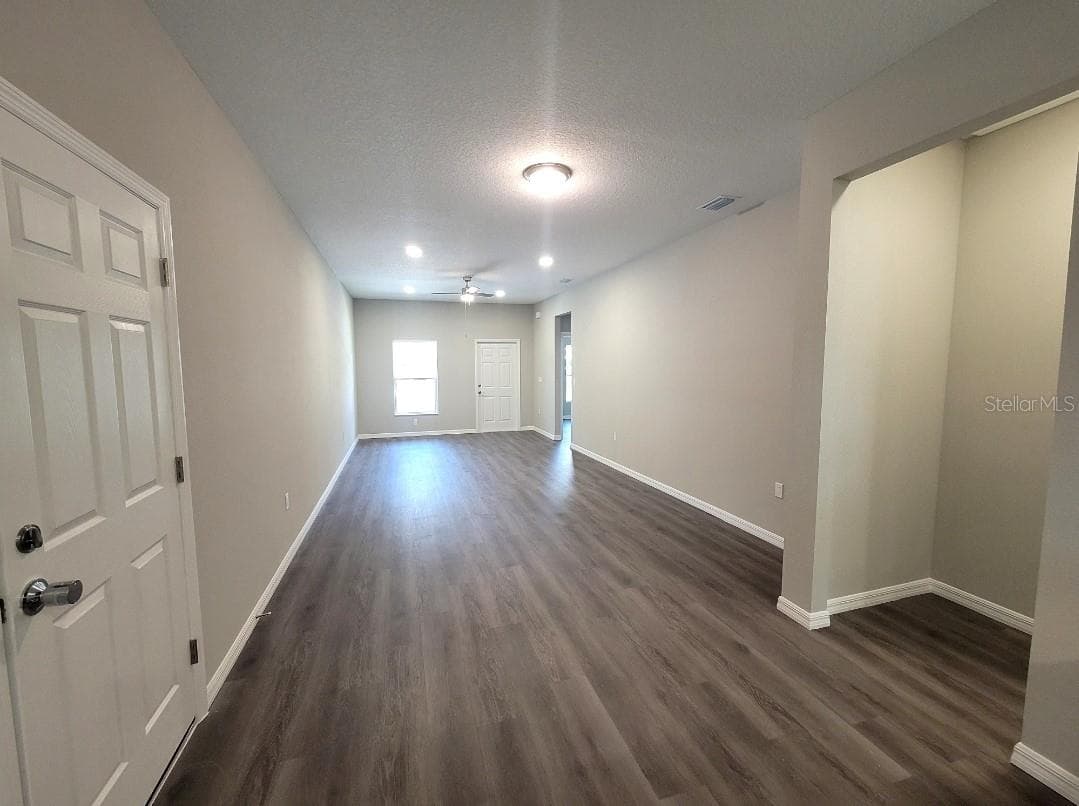 Single Family Residence at 5025 FINDERS CT, TAMPA, photo 2 of 10
