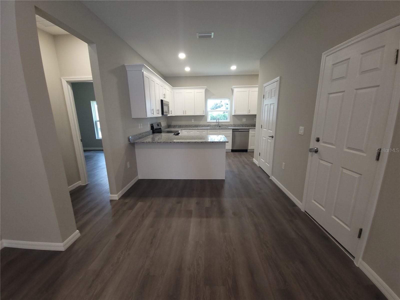 Single Family Residence at 5025 FINDERS CT, TAMPA, photo 3 of 10