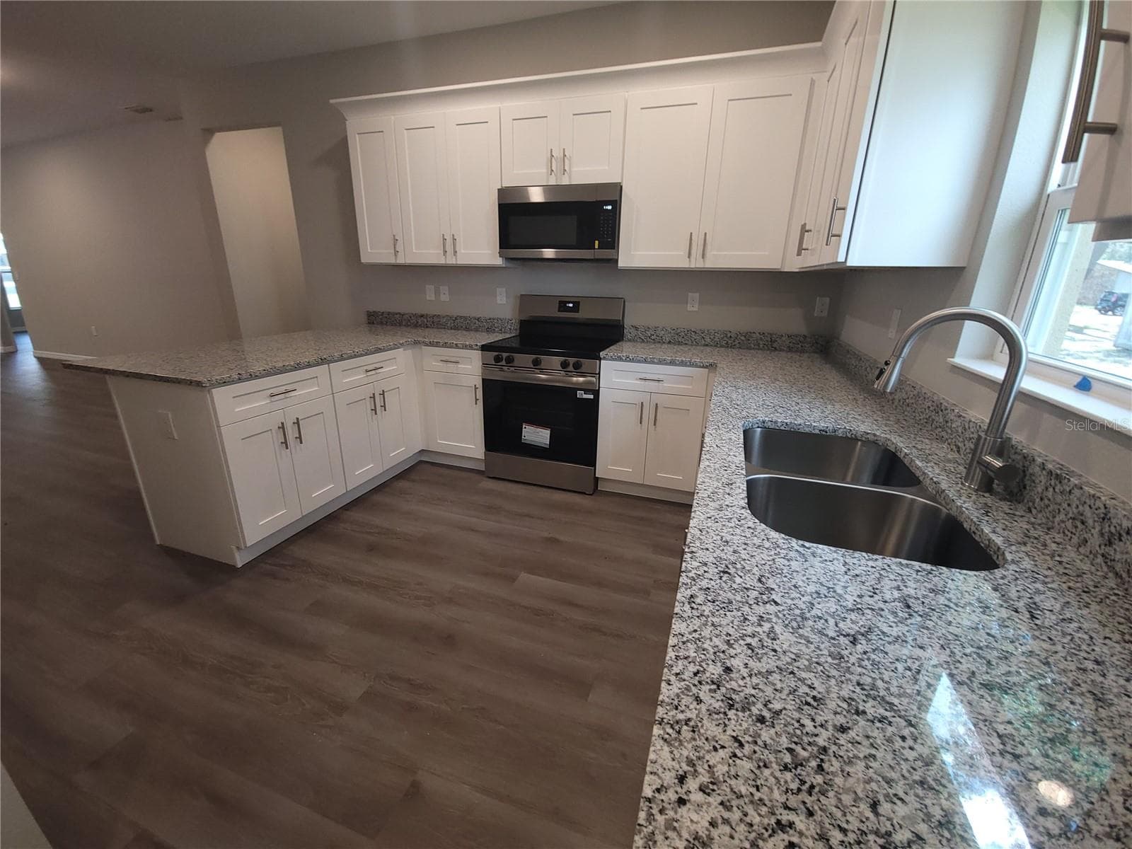 Single Family Residence at 5025 FINDERS CT, TAMPA, photo 4 of 10