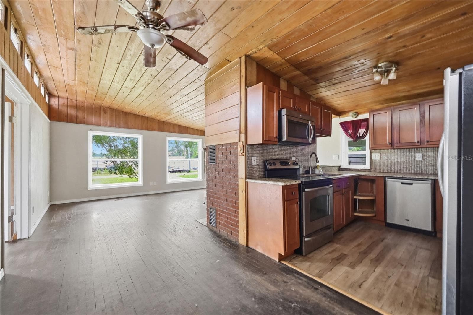 Single Family Residence at 1881 COTTONWOOD ST, ORANGE CITY, photo 9 of 26