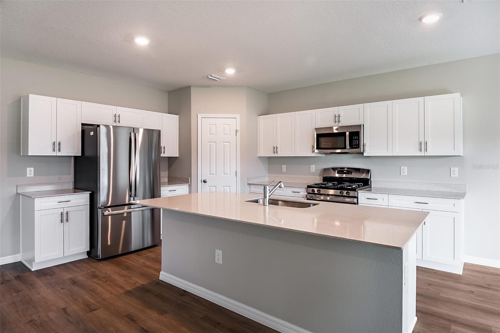 Single Family Residence at 33647 NOBLE CREEK PL, DADE CITY, photo 2 of 29