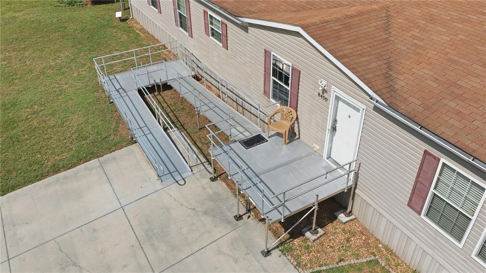 Manufactured Home at 8450 NW 15TH AVE, OCALA, photo 4 of 32