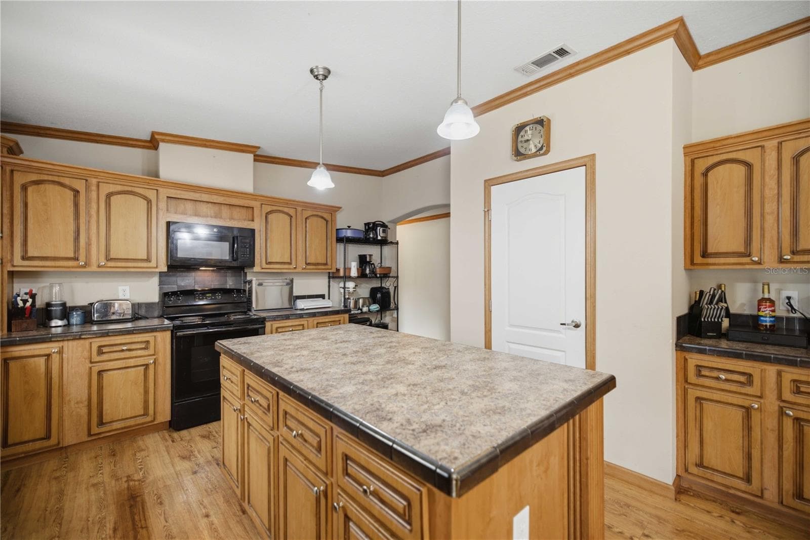 Manufactured Home at 8450 NW 15TH AVE, OCALA, photo 9 of 32