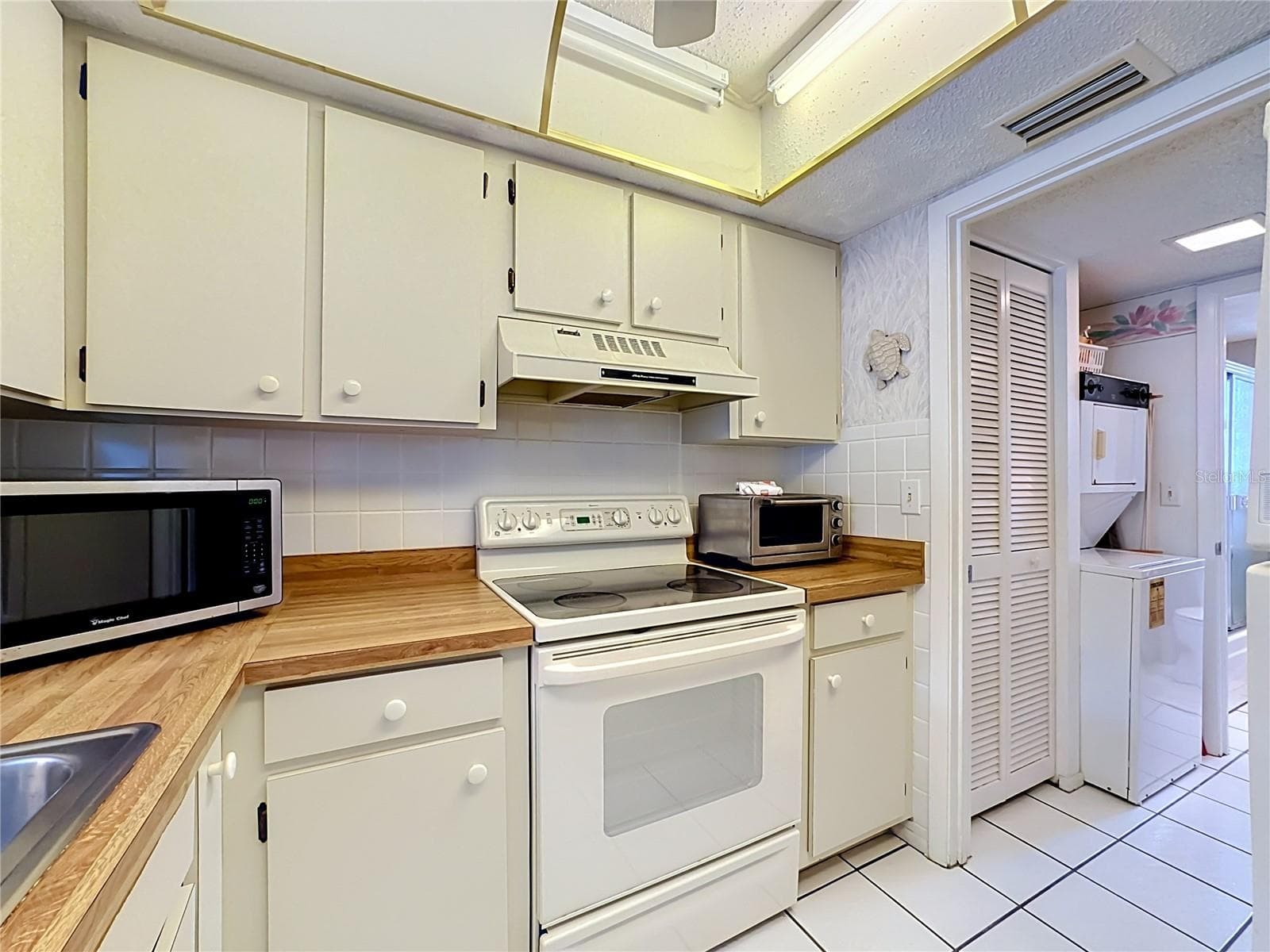 Condominium at 205 HIGHLAND AVE #3, BRADENTON BEACH, photo 15 of 43