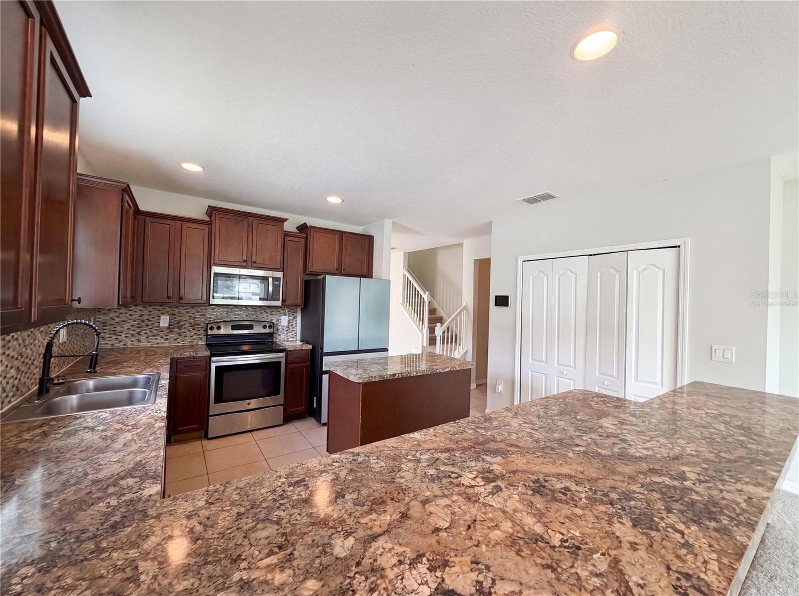 Virtually Staged - 4876 GRASSY KNOLL DR, TAVARES