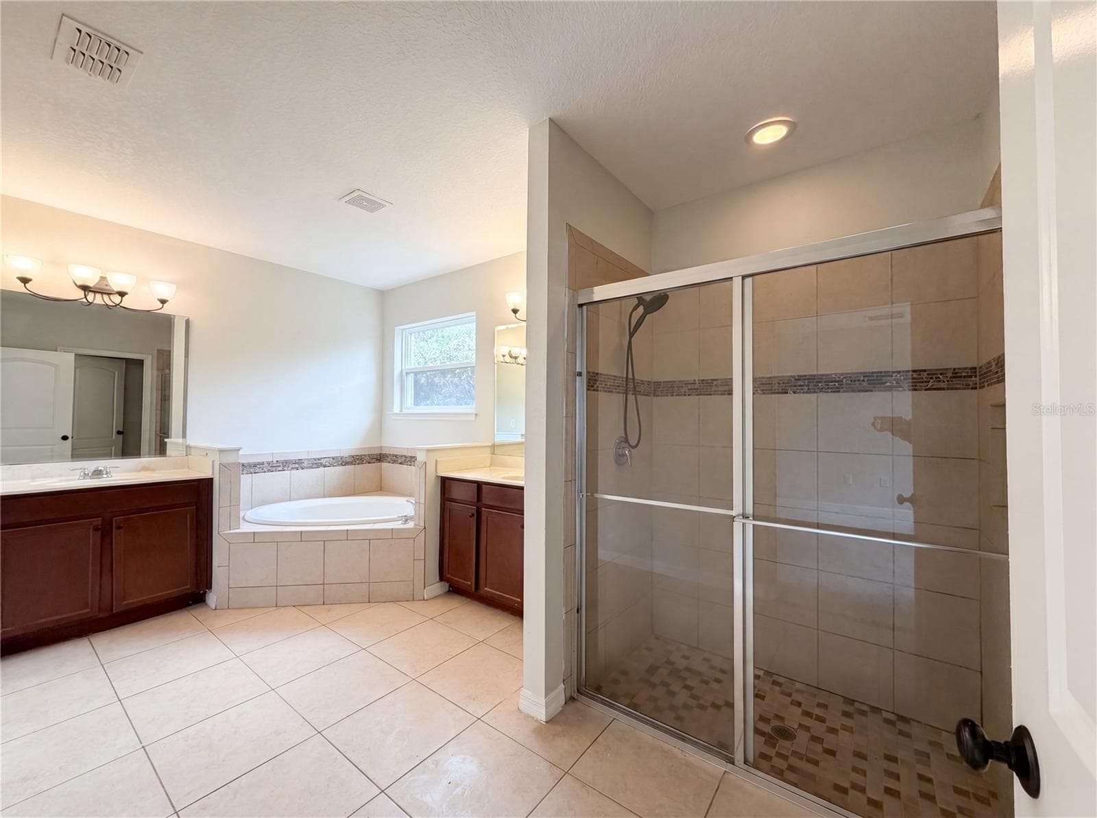 Single Family Residence at 4876 GRASSY KNOLL DR, TAVARES, photo 6 of 20