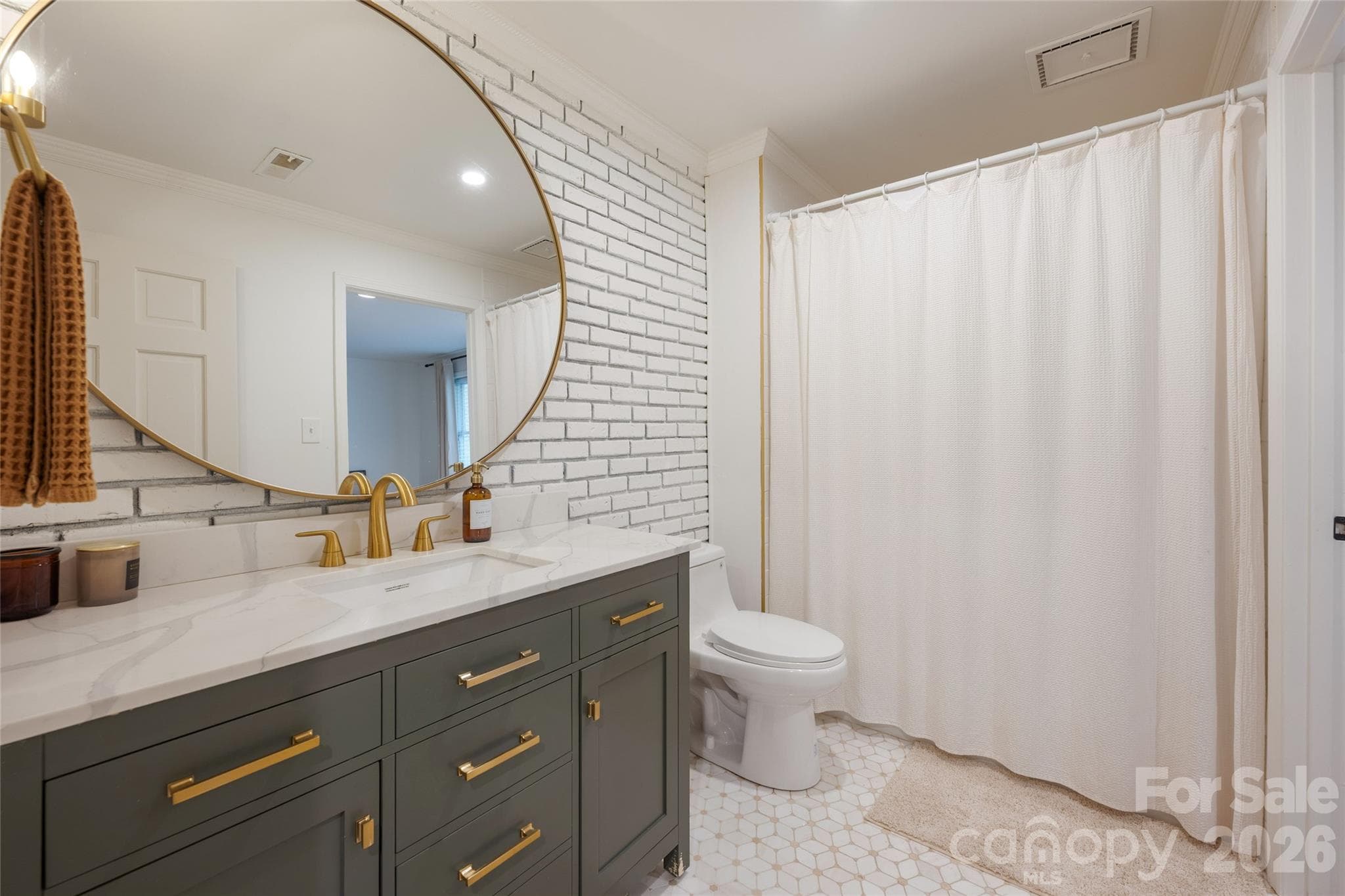 Secondary full bath - 1800 Chestnut Lane, Matthews