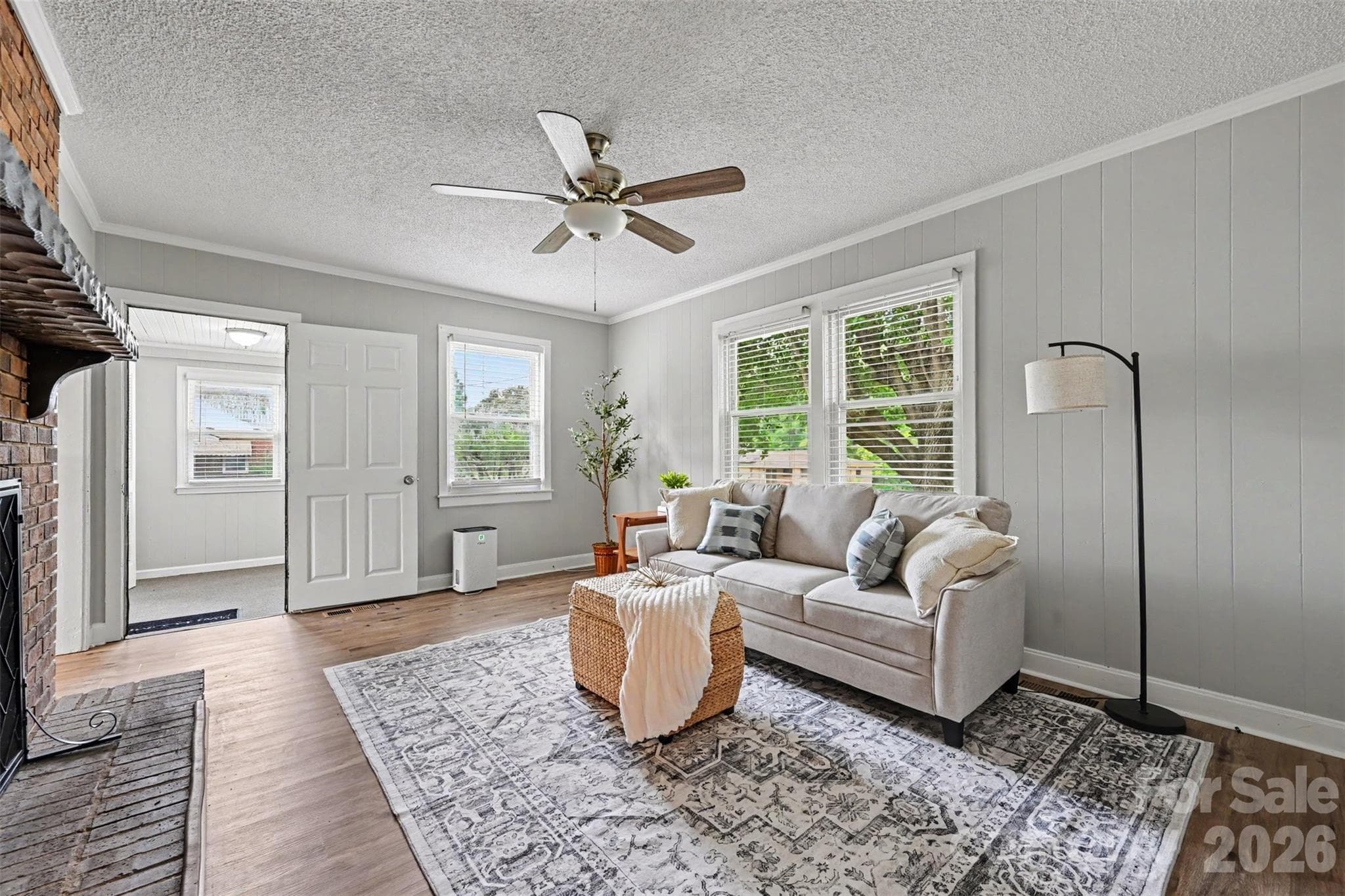 1599 Hillcrest - Lancaster