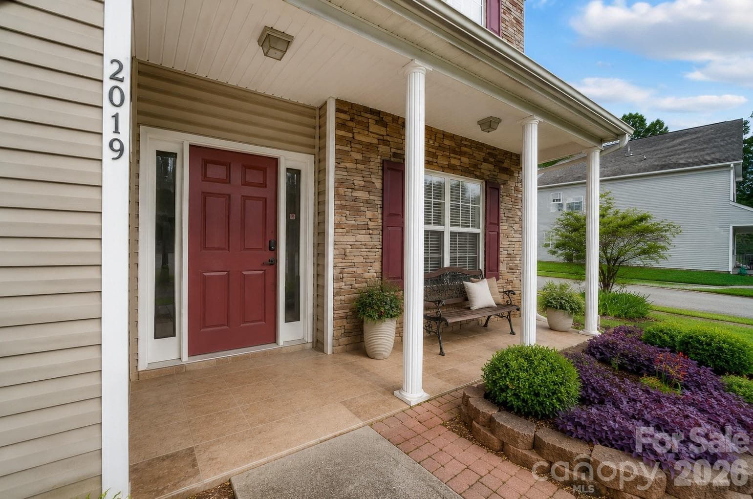 Single Family Residence at 2019 Aberglen Drive, Charlotte, photo 2 of 33
