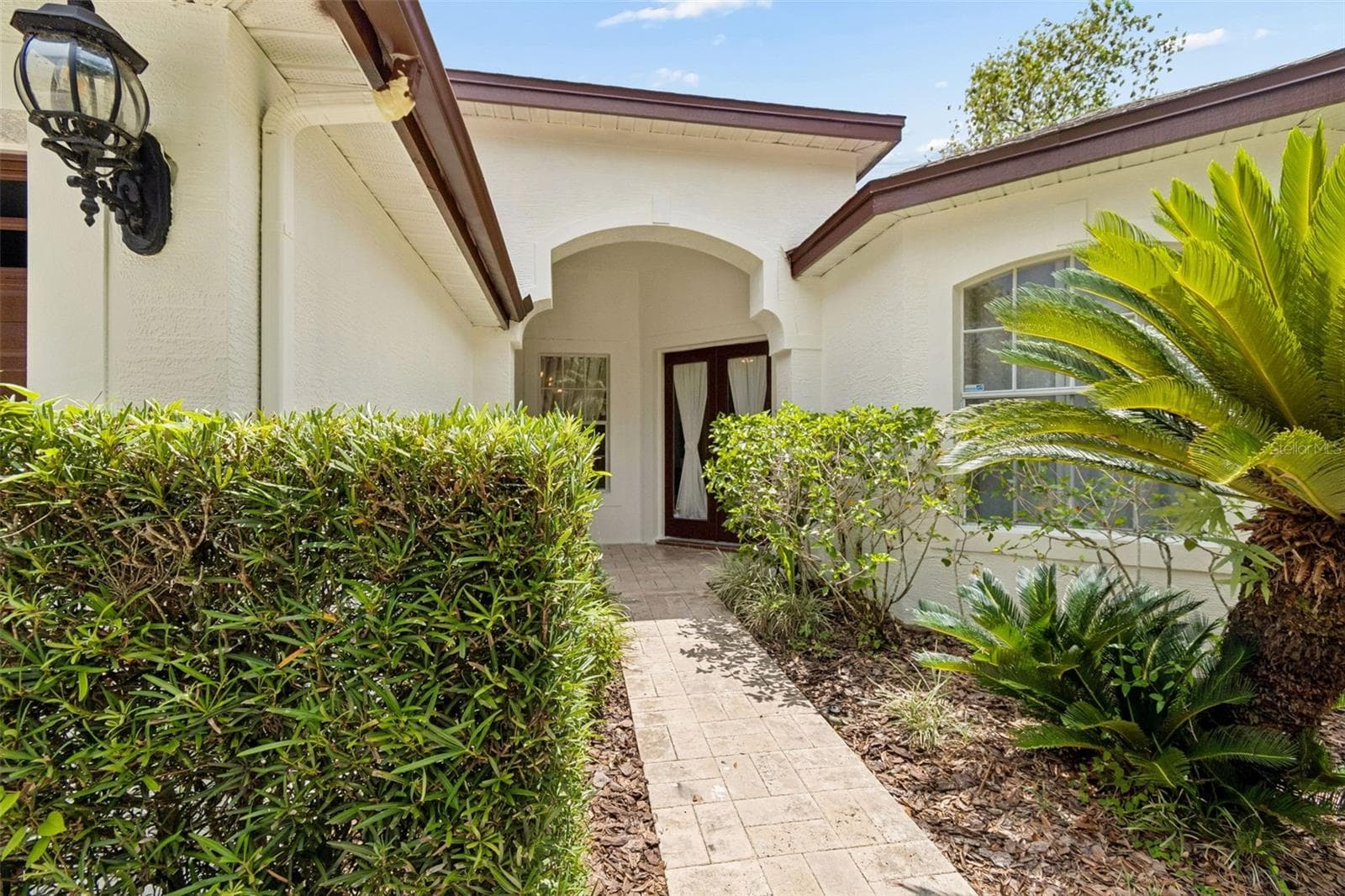 Single Family Residence at 10502 CASTLEFORD WAY, TAMPA, photo 2 of 41