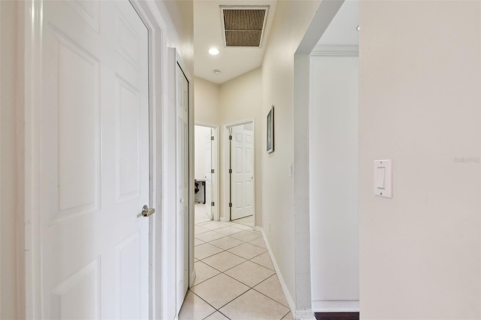 Single Family Residence at 10502 CASTLEFORD WAY, TAMPA, photo 8 of 41