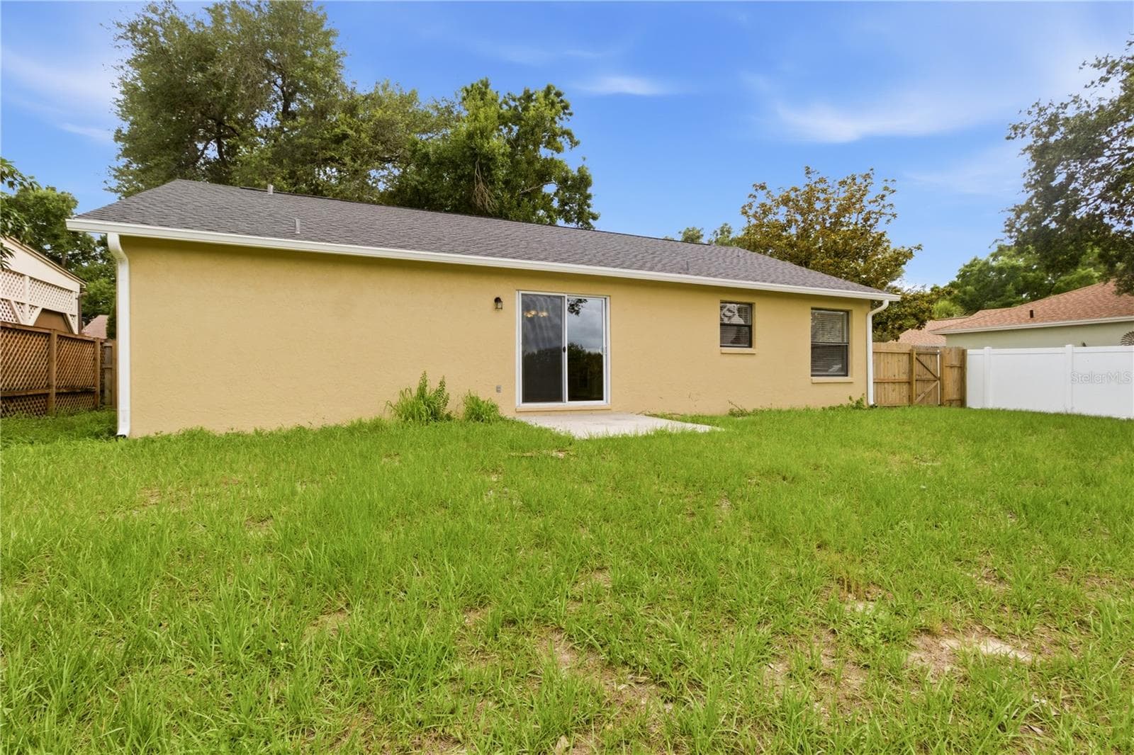Single Family Residence at 929 SANDYWOOD DR, BRANDON, photo 19 of 35