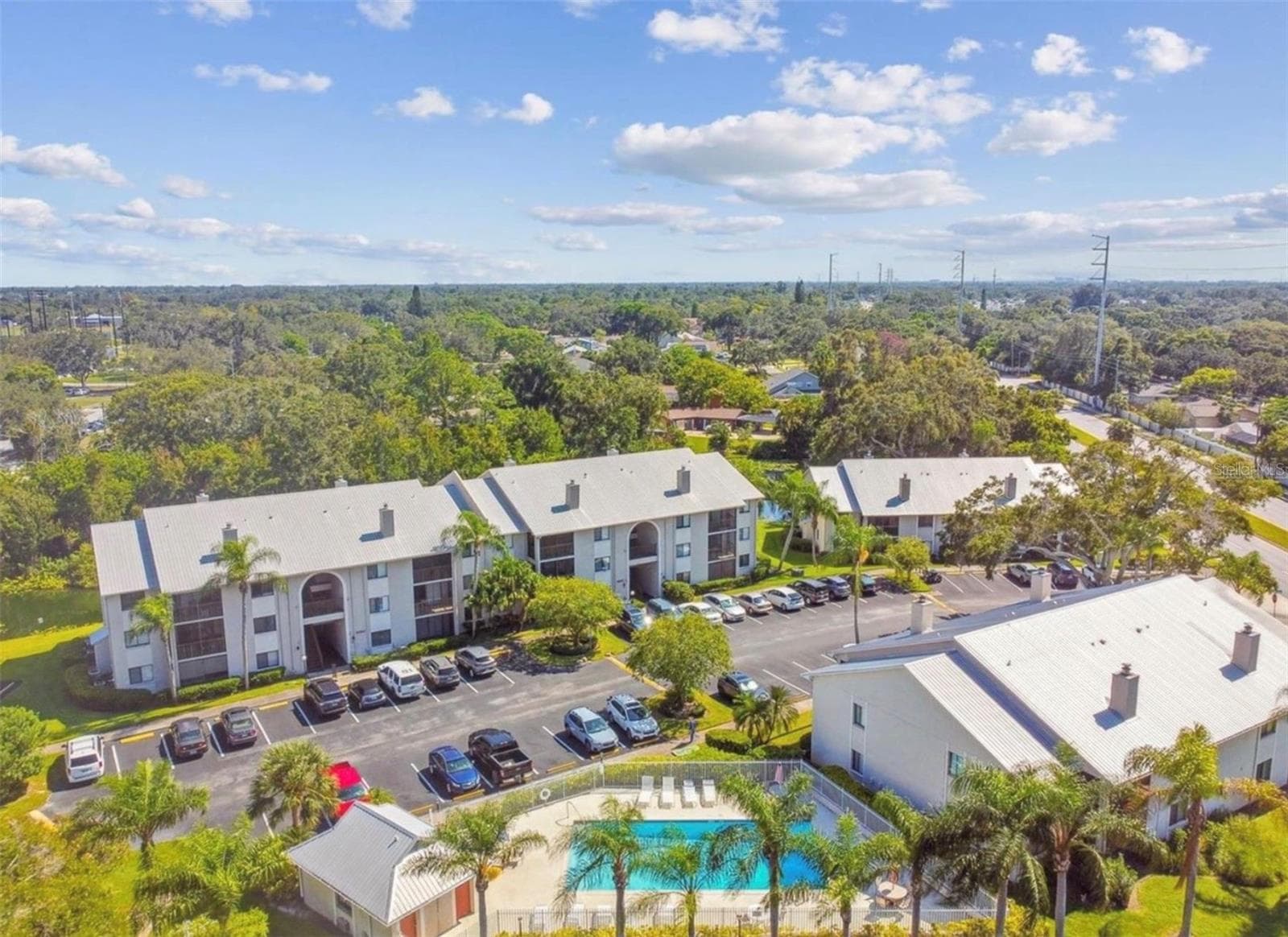 Condominium at 2067 HUNTERS GLEN DR #312, DUNEDIN, photo 2 of 43