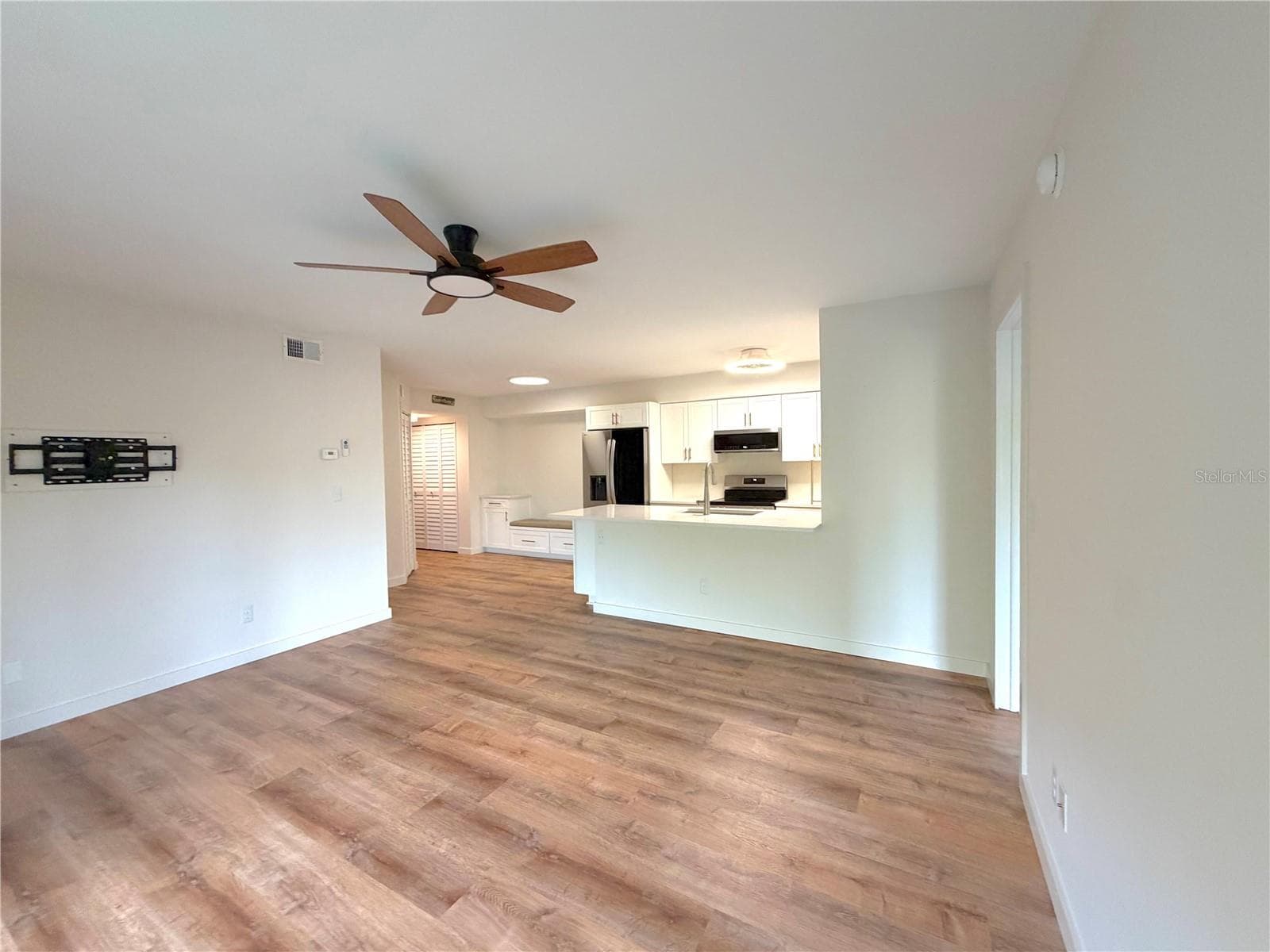 Condominium at 2067 HUNTERS GLEN DR #312, DUNEDIN, photo 11 of 43