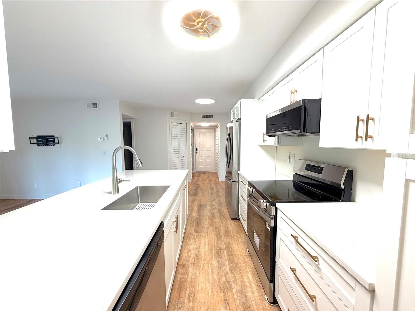 Condominium at 2067 HUNTERS GLEN DR #312, DUNEDIN, photo 16 of 43
