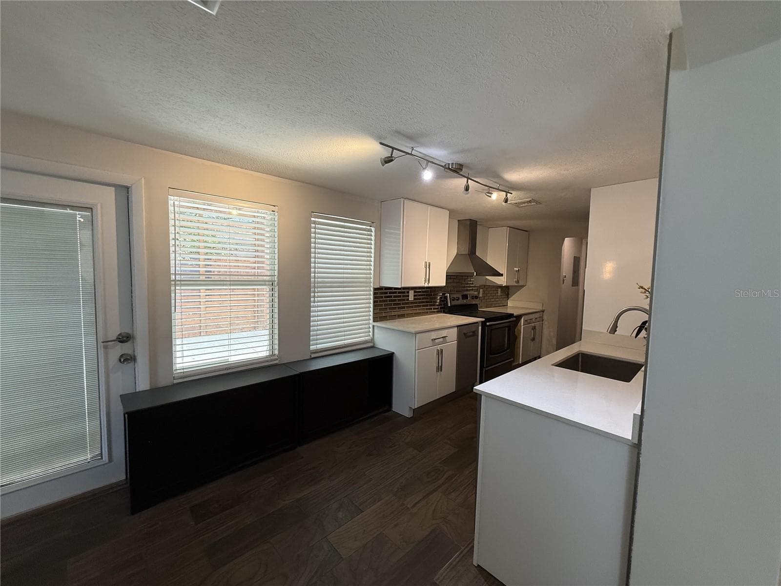 Single Family Residence at 907 FRUITLAND AVE, BRADENTON, photo 8 of 26