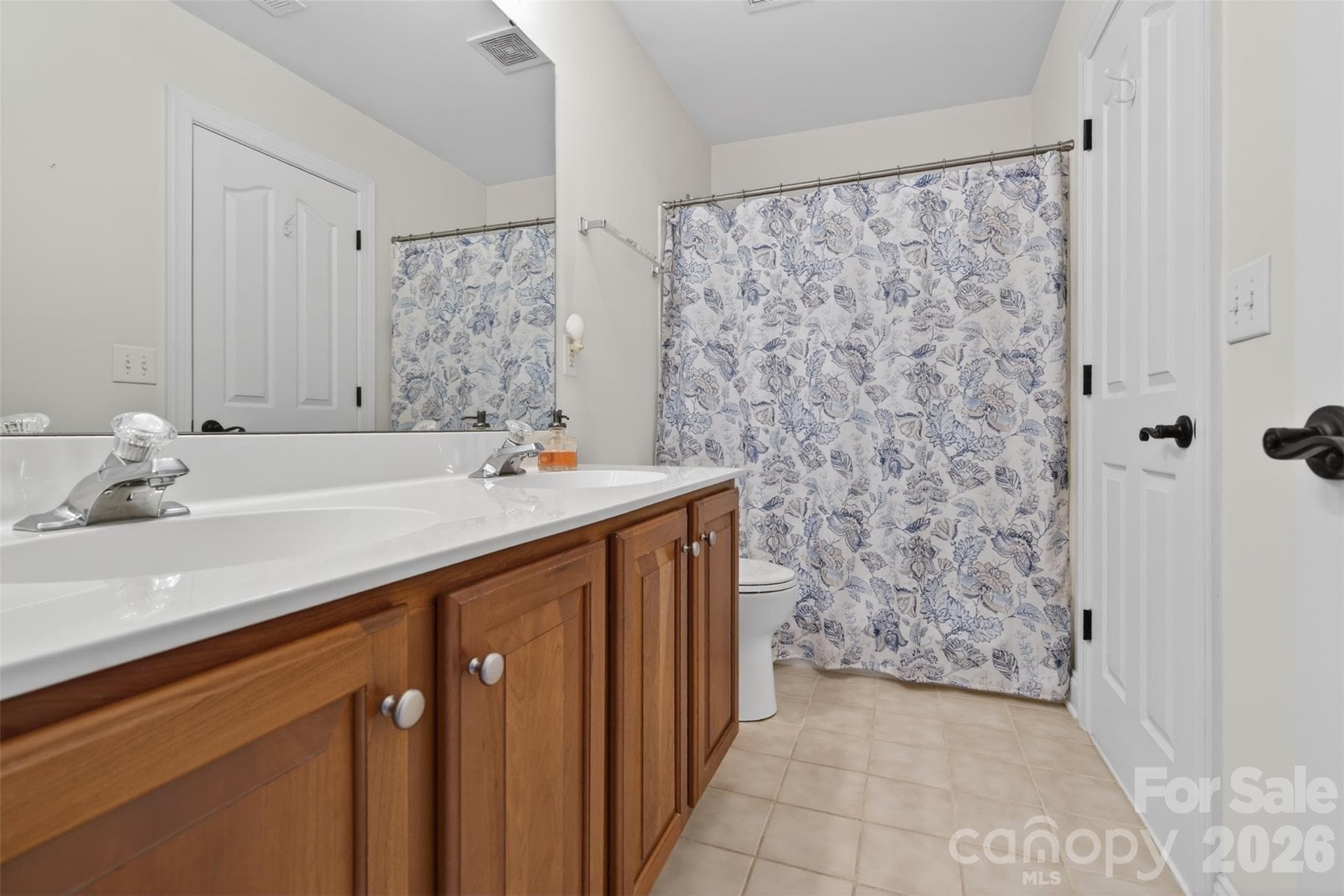 2nd floor bathroom- jack and jill style bathroom - 1900 Crestgate Drive, Waxhaw