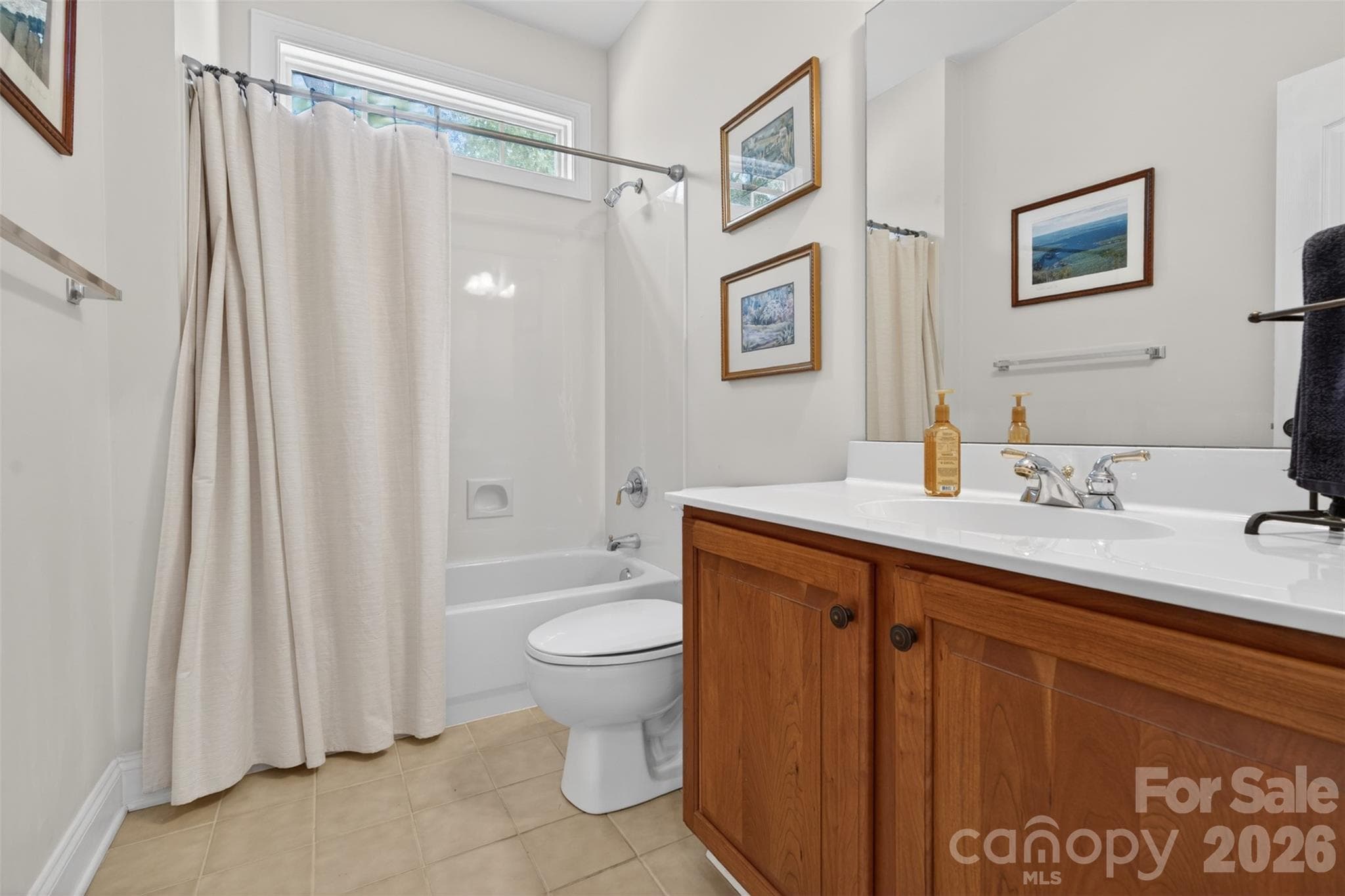 first floor bathroom - 1900 Crestgate Drive, Waxhaw