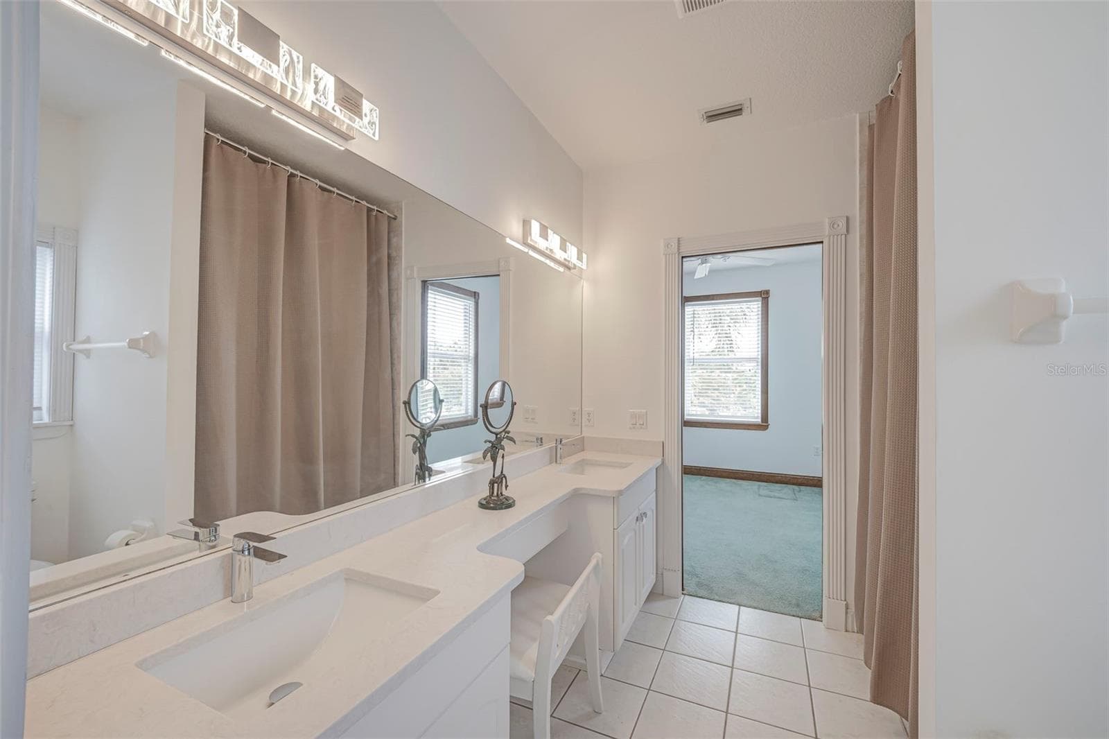 Jack-n-Jill Bath - 740 W VIRGINIA AVE, PUNTA GORDA