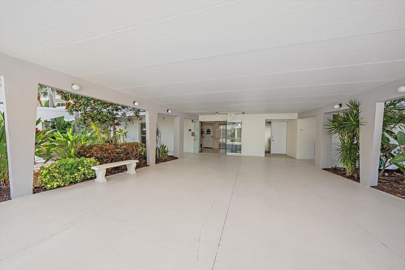 Lobby - 100 SANDS POINT RD #303, LONGBOAT KEY