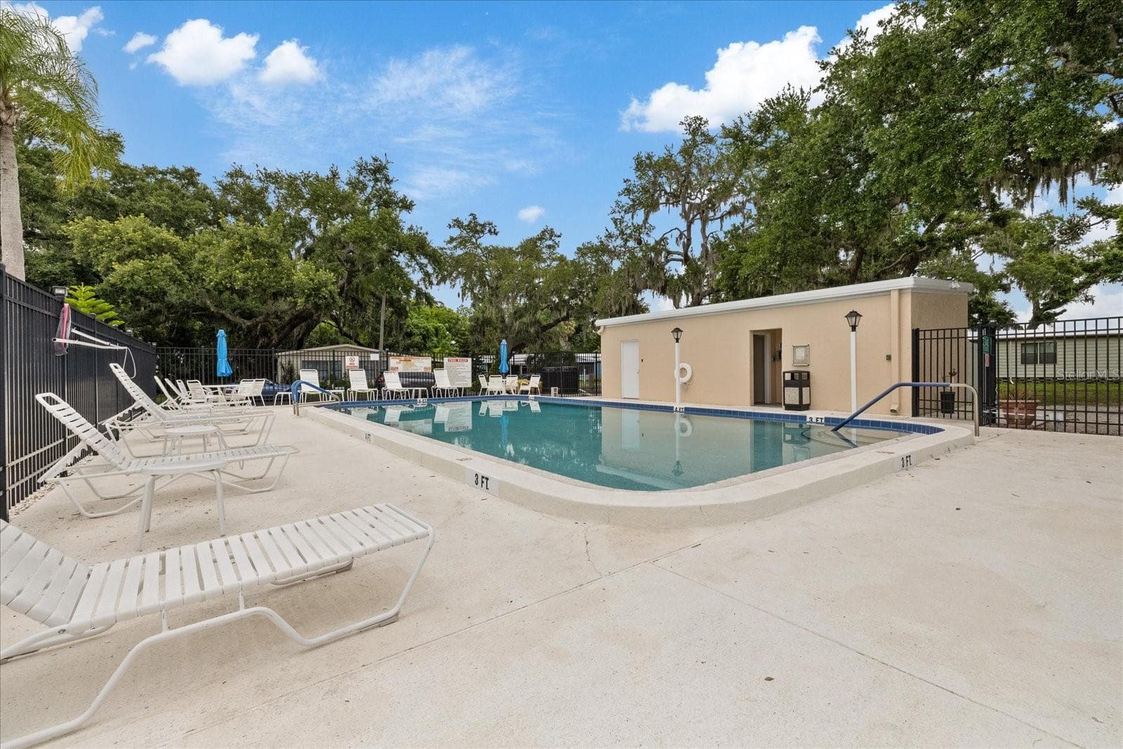 Mobile Home at 3405 FLORENCE DR, ELLENTON, photo 3 of 23