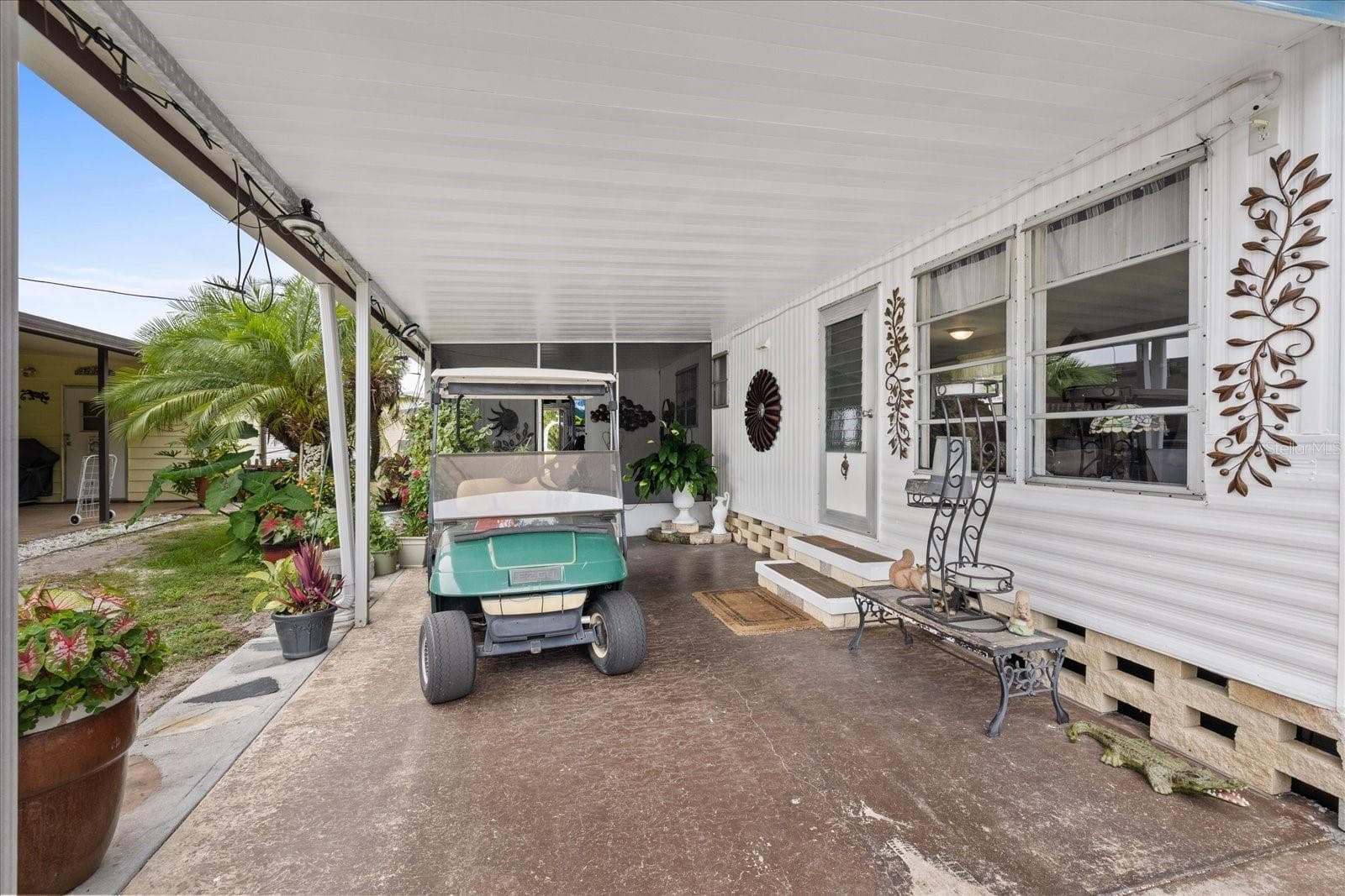 Mobile Home at 3405 FLORENCE DR, ELLENTON, photo 4 of 23