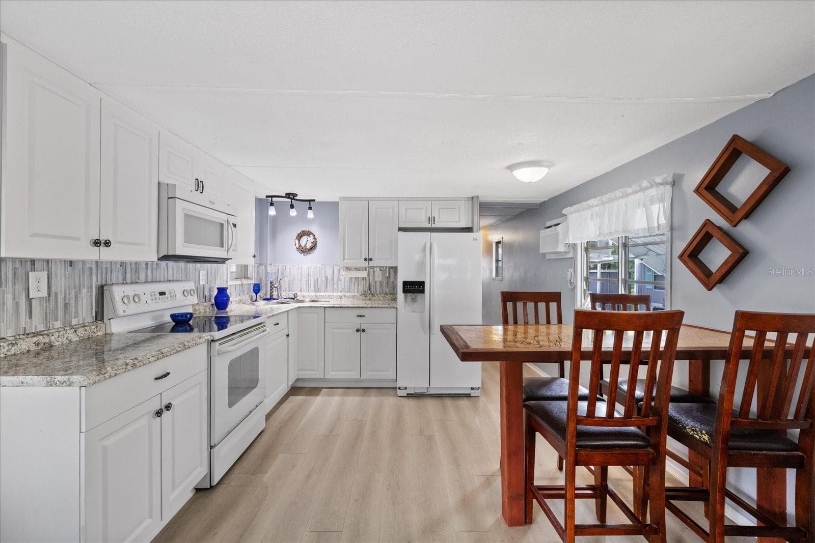 Mobile Home at 3405 FLORENCE DR, ELLENTON, photo 6 of 23