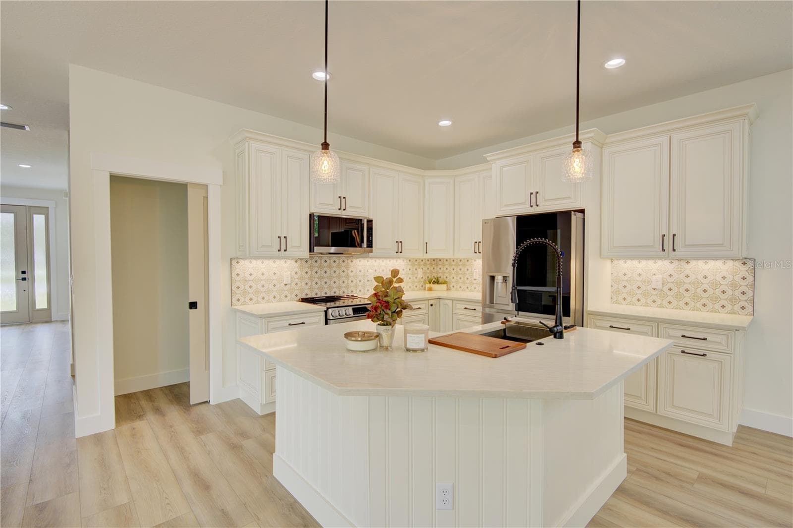 Single Family Residence at 1316 E 9TH AVE, MOUNT DORA, photo 9 of 56