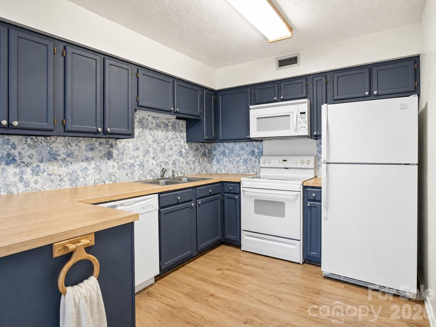 Townhouse at Hickory, photo 6 of 35