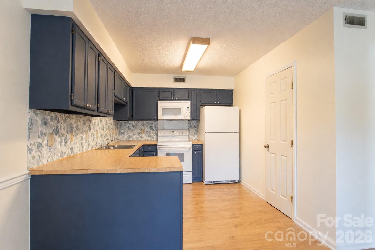 Townhouse at Hickory, photo 9 of 35