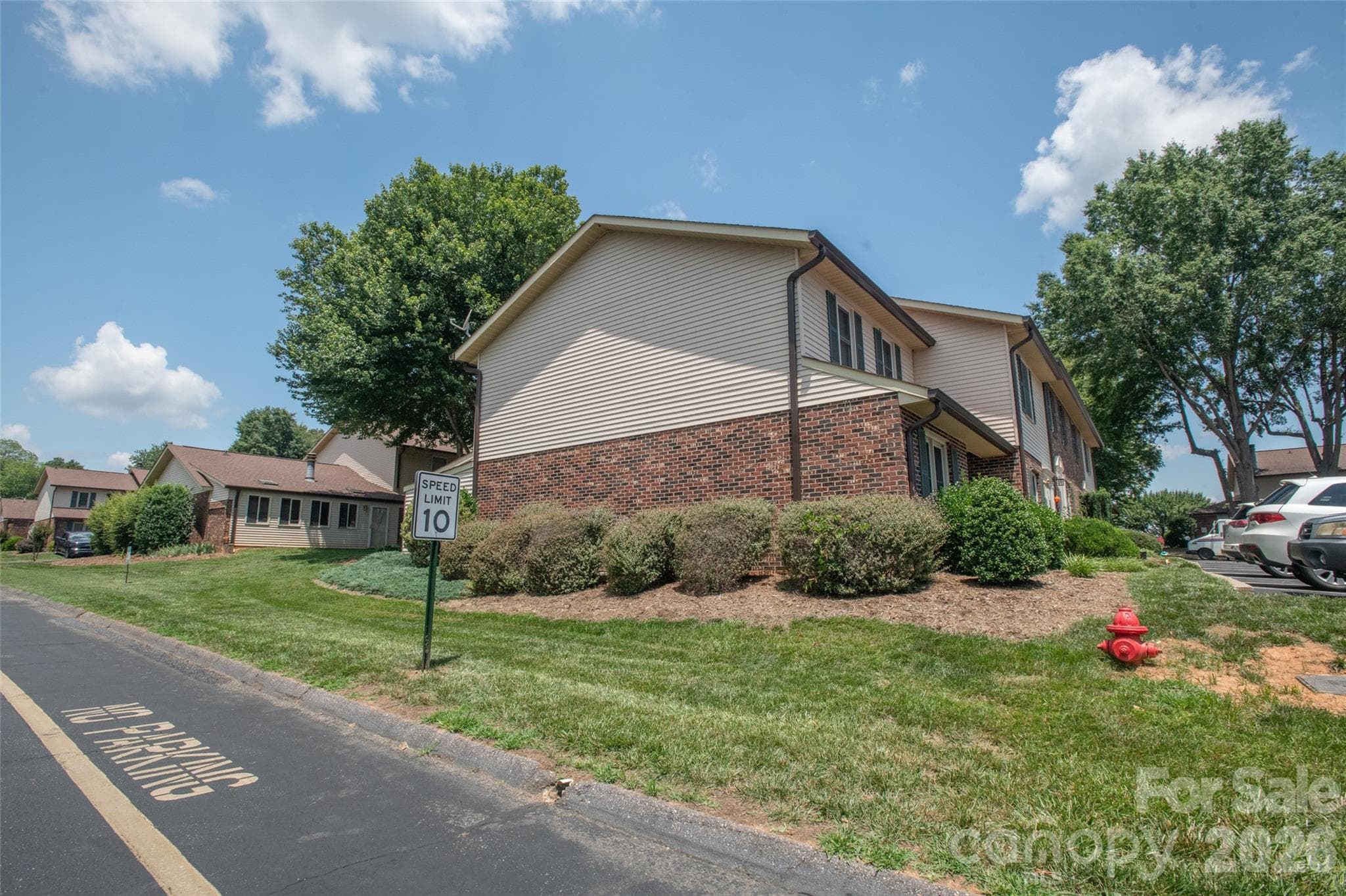 Townhouse at 1330 5th Street NE, Hickory, photo 29 of 35