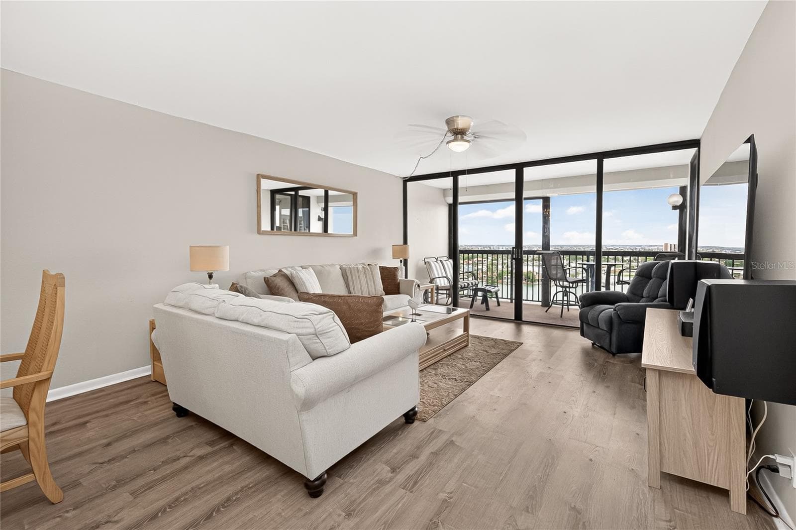 Spacious living room - 9425 BLIND PASS RD #1103, ST PETE BEACH