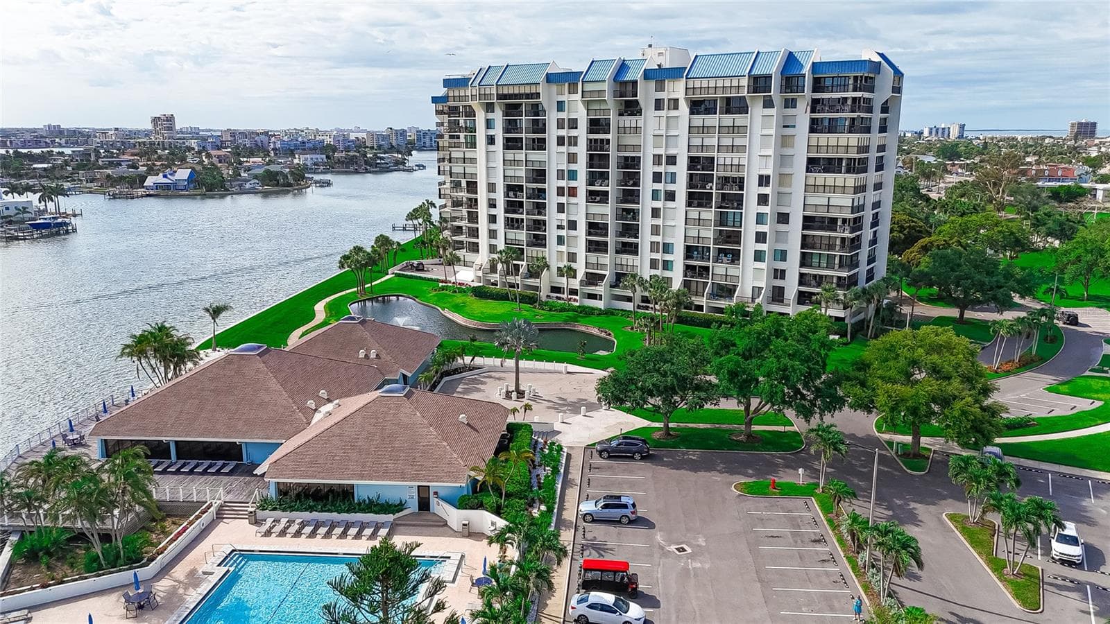 Constellation 1103 overlooks the intercoastal in the back AND the gulf in the front - 9425 BLIND PASS RD #1103, ST PETE BEACH