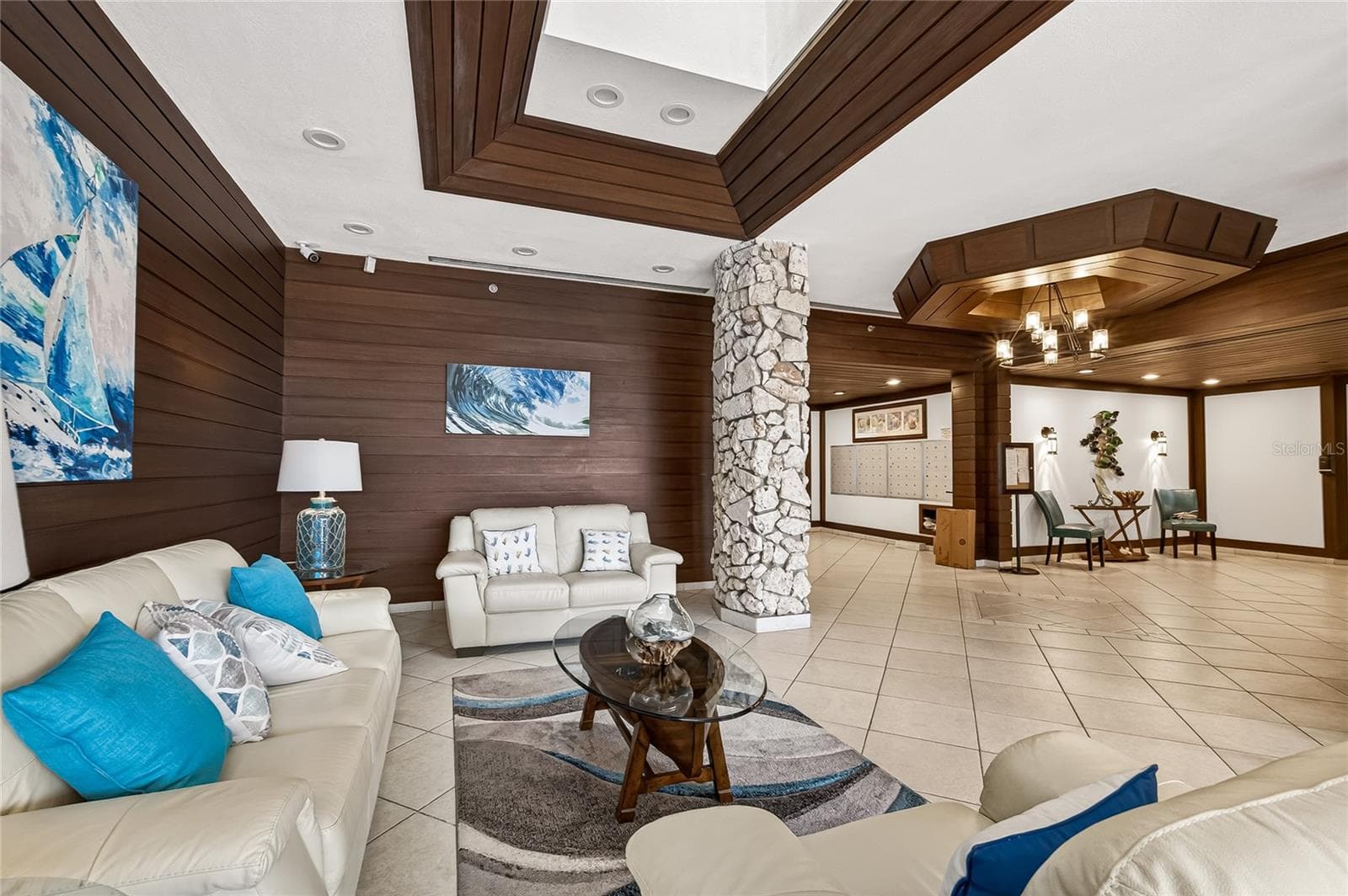 Comfy Constellation Lobby - 9425 BLIND PASS RD #1103, ST PETE BEACH