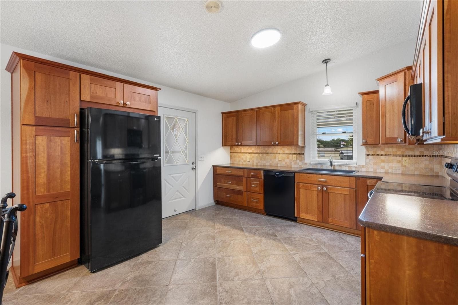 Kitchen - 1534 HILLCREST DR, LADY LAKE