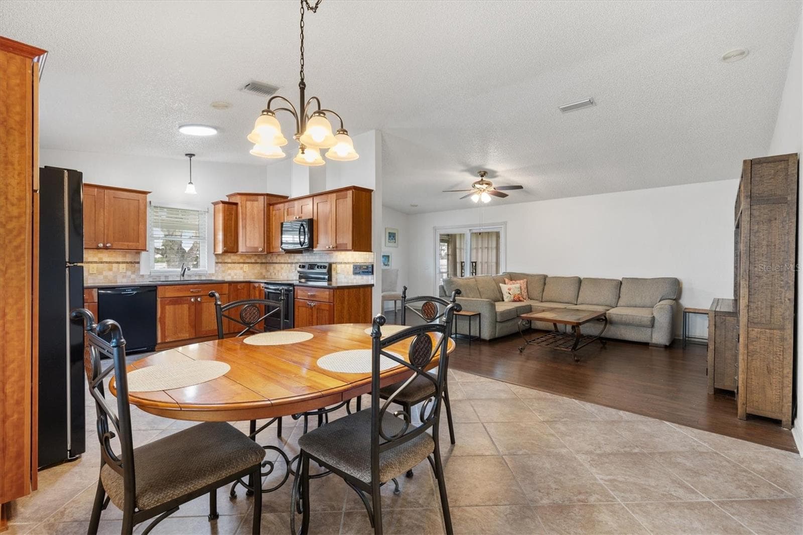 Dining Room - 1534 HILLCREST DR, LADY LAKE