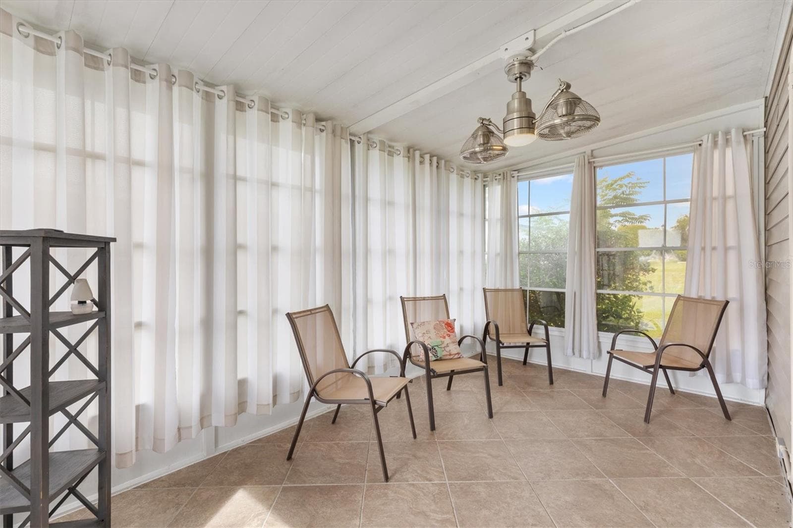 Lanai - 1534 HILLCREST DR, LADY LAKE