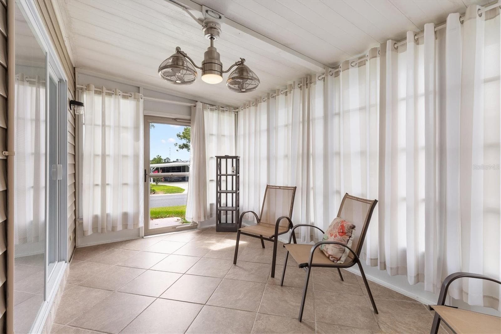Lanai - 1534 HILLCREST DR, LADY LAKE