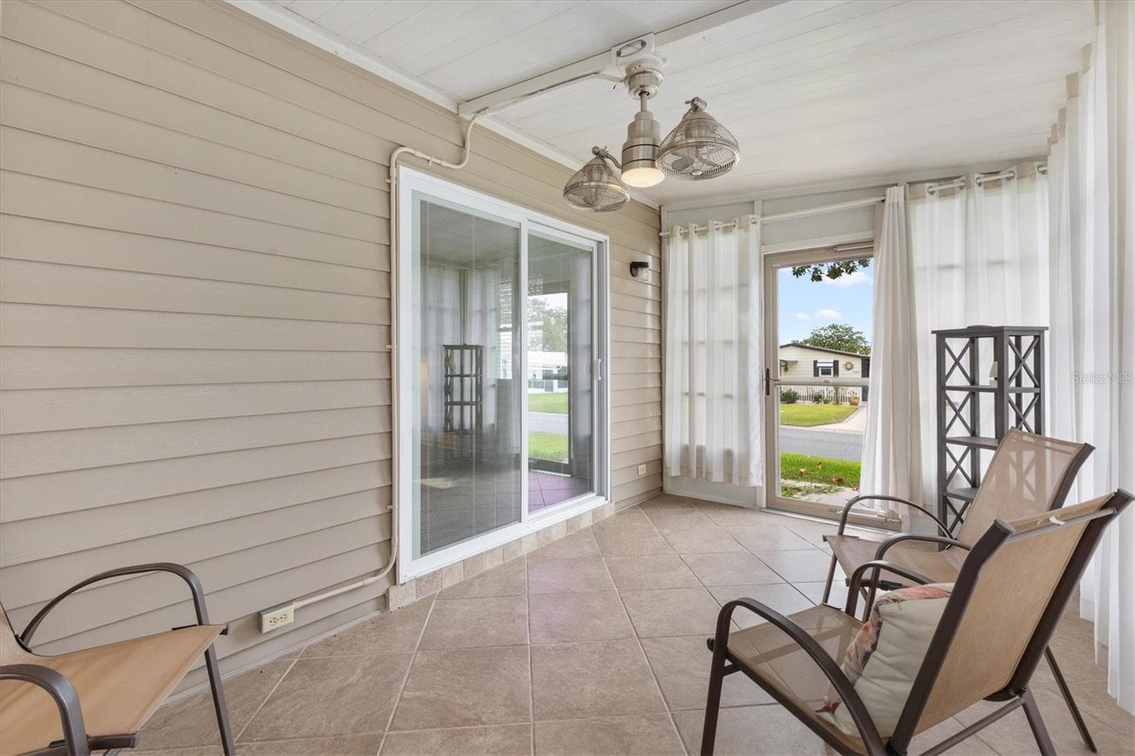 Lanai - 1534 HILLCREST DR, LADY LAKE
