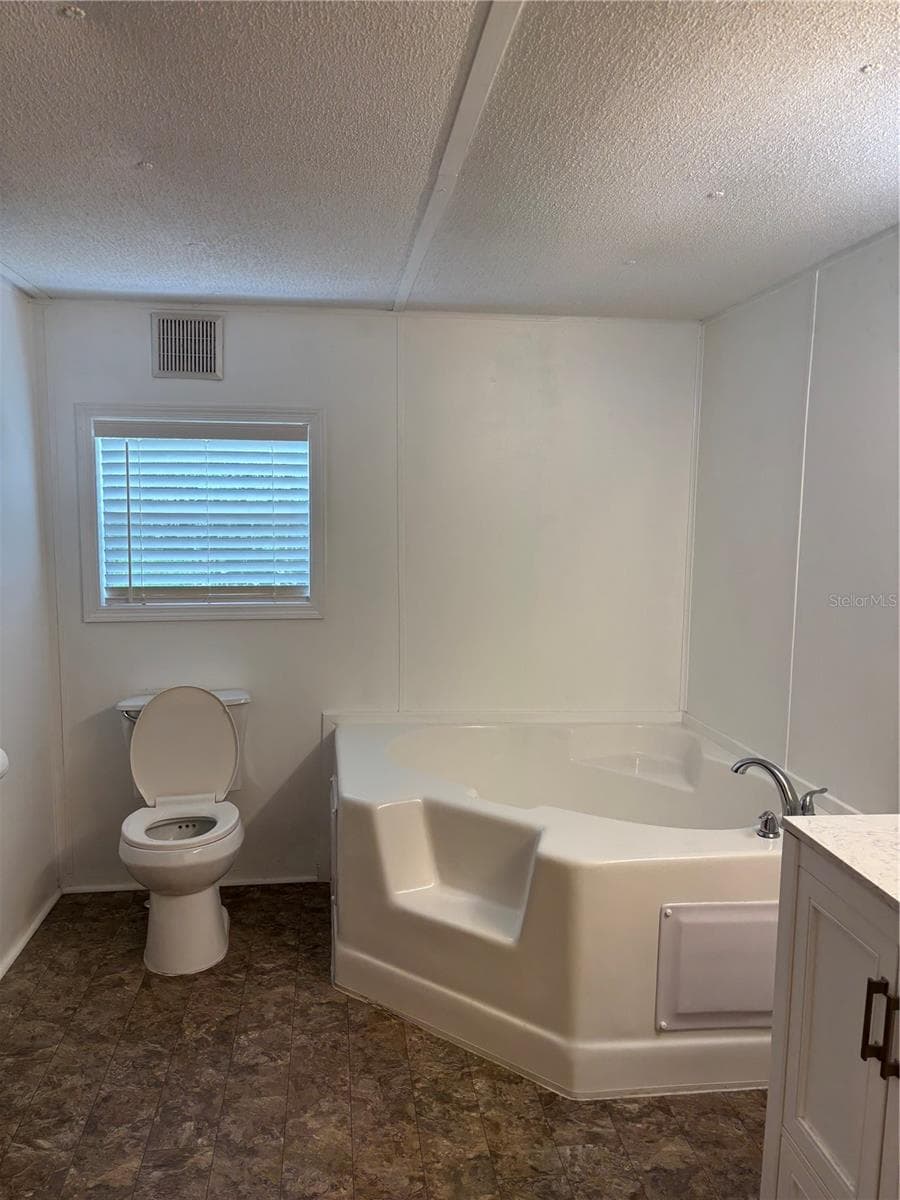 Manufactured Home at 8456 SW STATE ROAD 47, LAKE CITY, photo 12 of 31