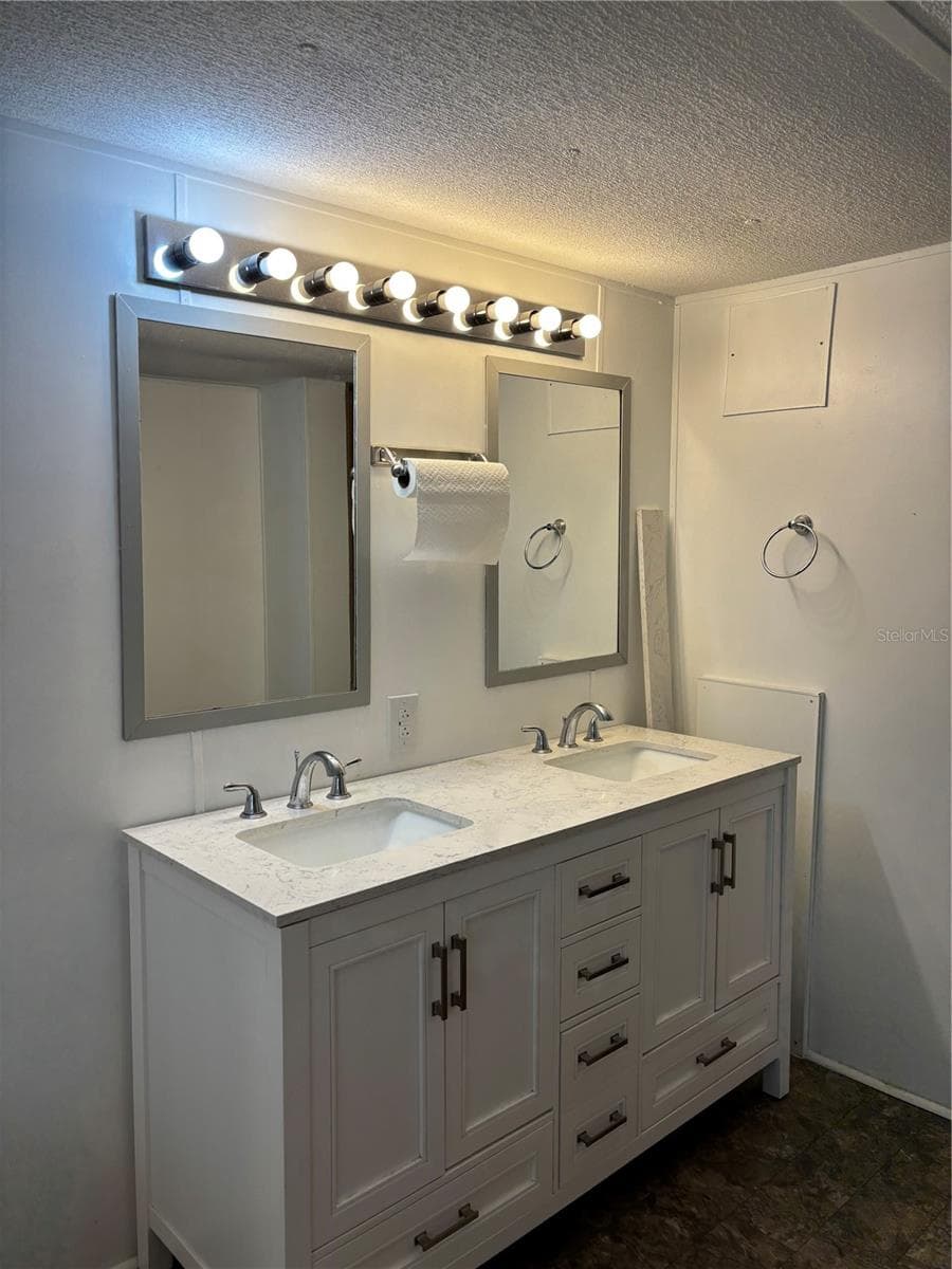 Manufactured Home at 8456 SW STATE ROAD 47, LAKE CITY, photo 5 of 31