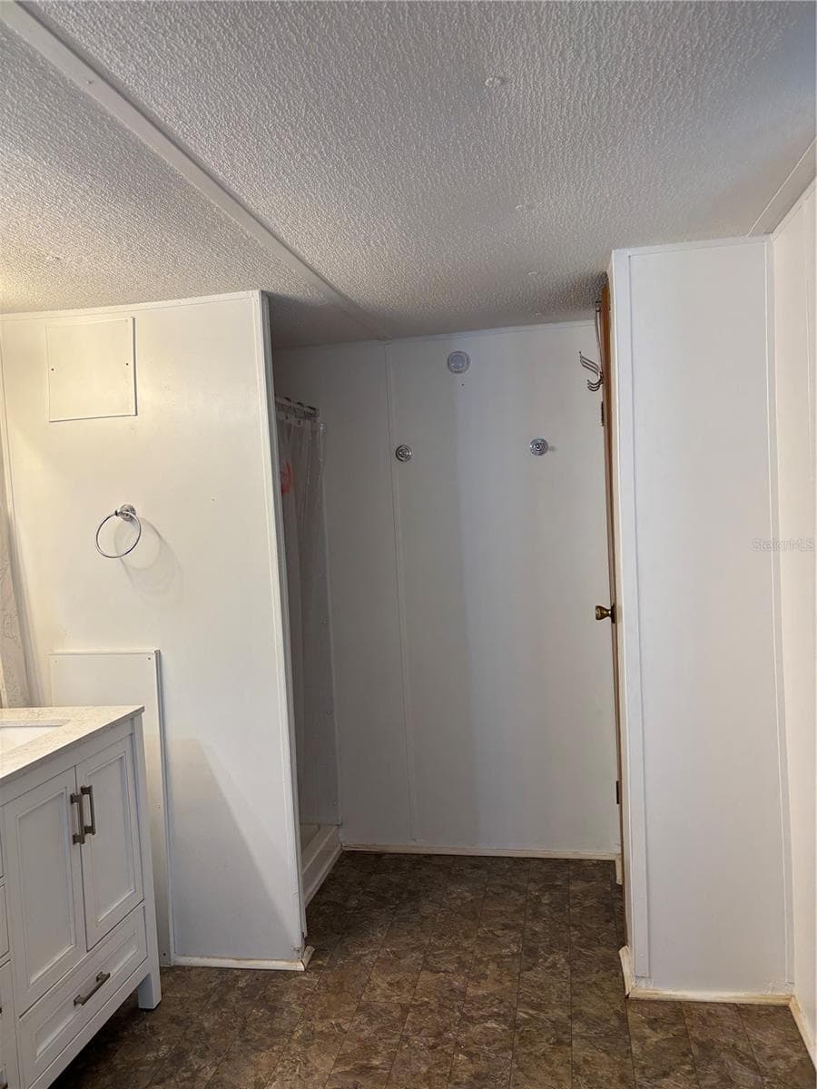Manufactured Home at 8456 SW STATE ROAD 47, LAKE CITY, photo 6 of 31