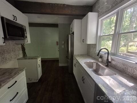 kitchen - 630 Shumont Road, Black Mountain